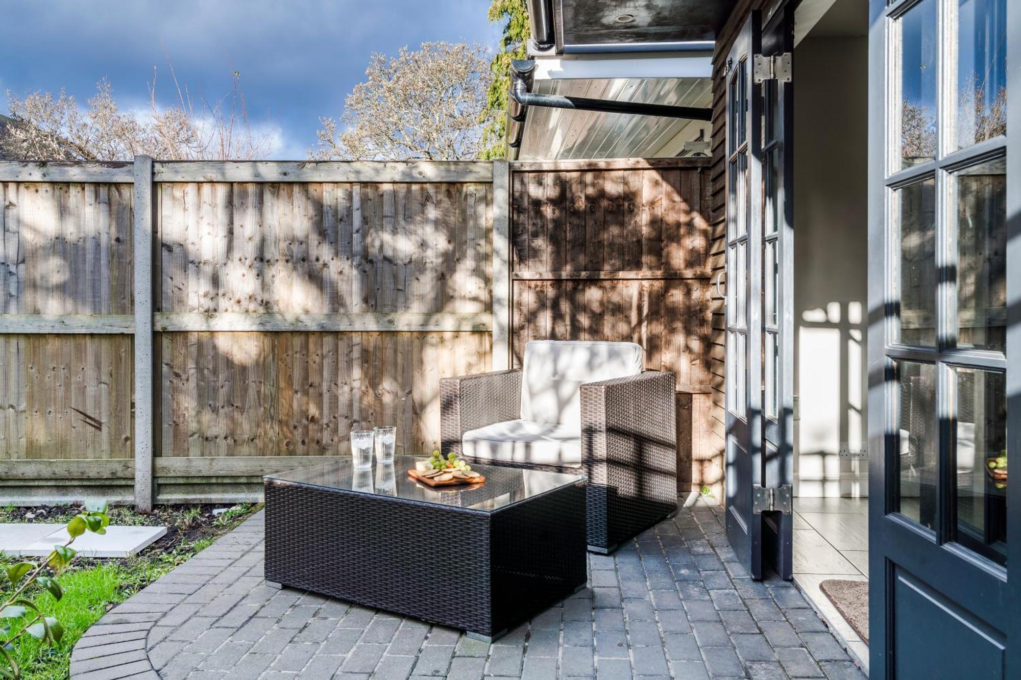 Cozy 3 Bedroom Terrace Cottage In Epsom Exteriér fotografie